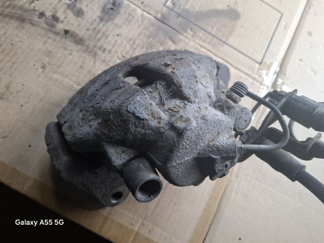 bontott AUDI A6 C5 Bal első Féknyereg Munkahengerrel