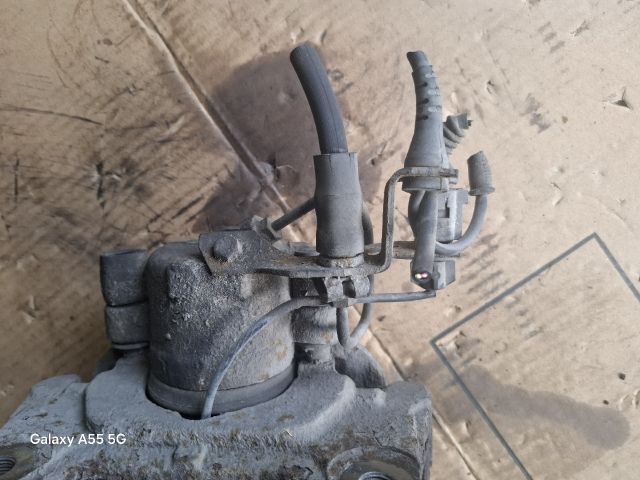 bontott AUDI A6 C5 Bal első Féknyereg Munkahengerrel