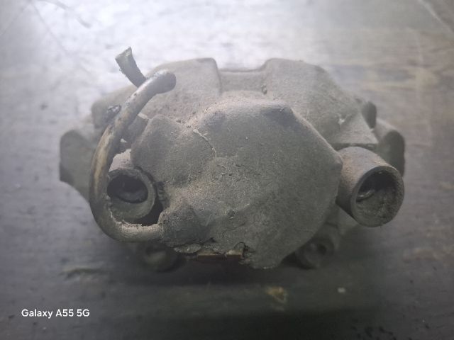 bontott AUDI A6 C5 Bal első Féknyereg Munkahengerrel