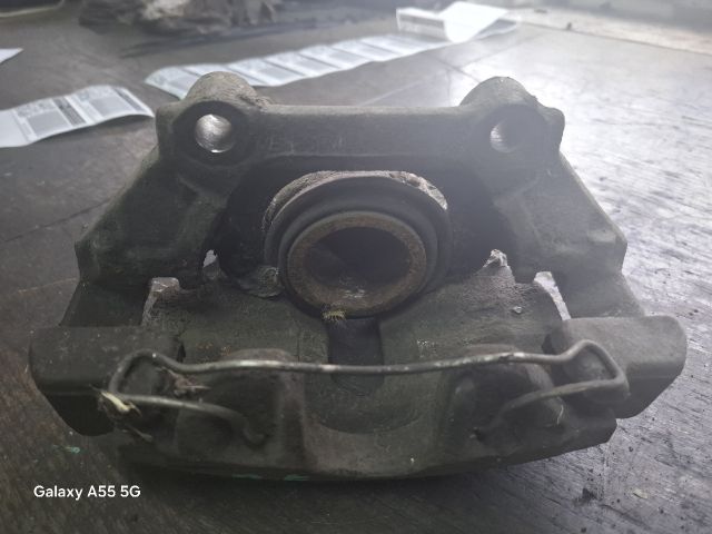 bontott AUDI A6 C5 Bal első Féknyereg Munkahengerrel