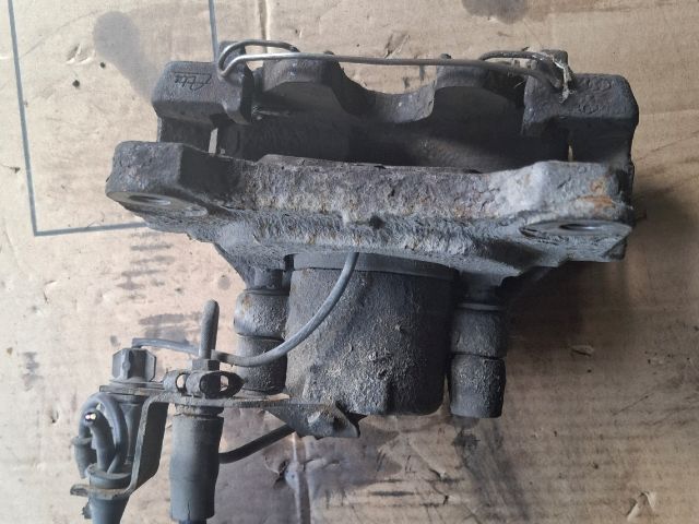 bontott AUDI A6 C5 Bal első Féknyereg Munkahengerrel