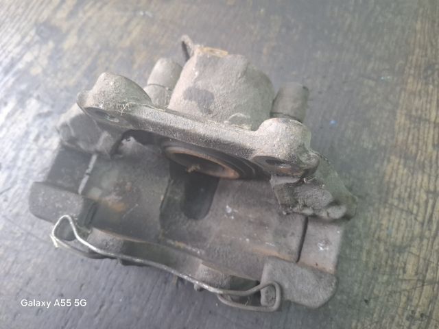 bontott AUDI A6 C5 Bal első Féknyereg Munkahengerrel