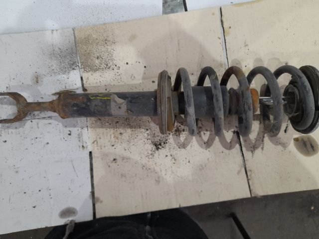 bontott AUDI A6 C5 Bal első Rugó