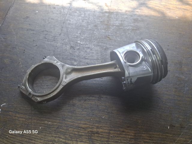 bontott AUDI A6 C5 Dugattyú és Hajtókar