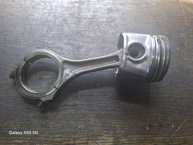 bontott AUDI A6 C5 Dugattyú és Hajtókar