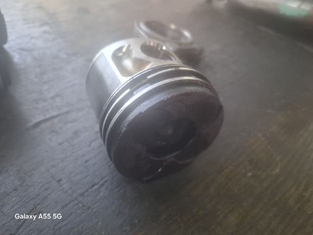 bontott AUDI A6 C5 Dugattyú és Hajtókar