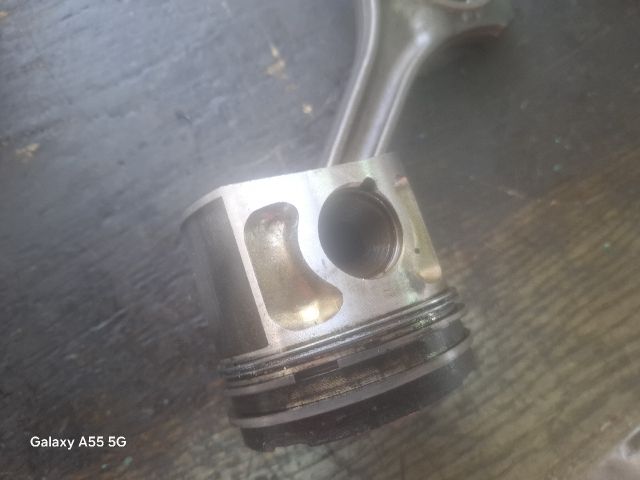 bontott AUDI A6 C5 Dugattyú és Hajtókar