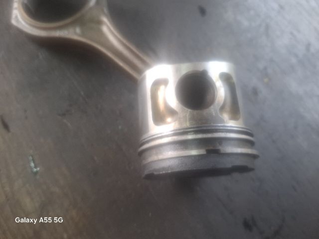 bontott AUDI A6 C5 Dugattyú és Hajtókar