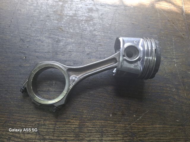 bontott AUDI A6 C5 Dugattyú és Hajtókar