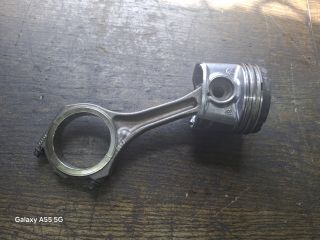 bontott AUDI A6 C5 Dugattyú és Hajtókar