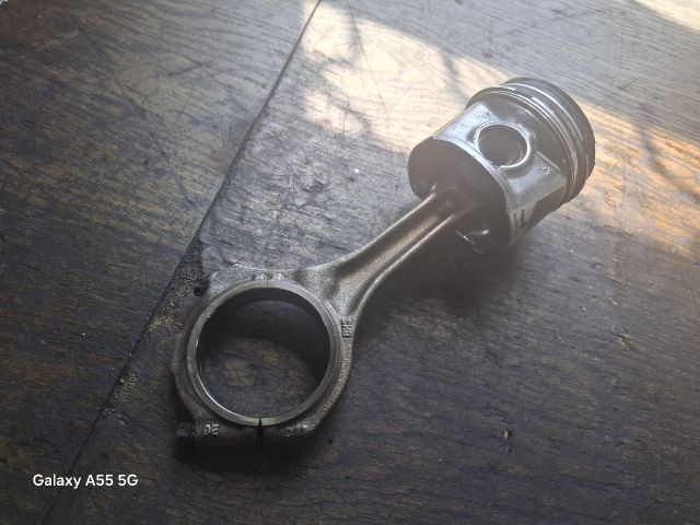 bontott AUDI A6 C5 Dugattyú és Hajtókar