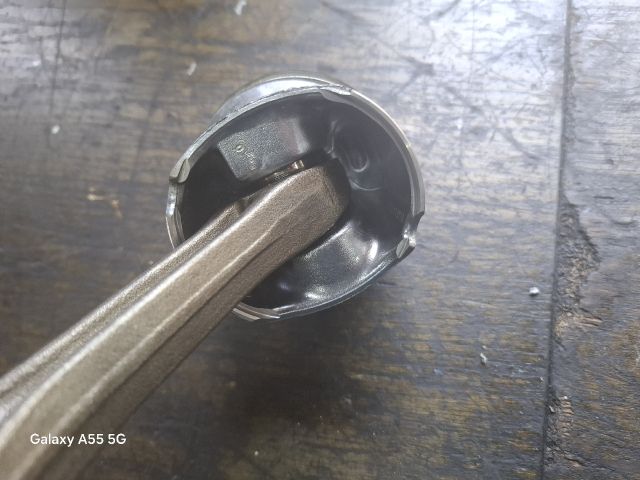 bontott AUDI A6 C5 Dugattyú és Hajtókar