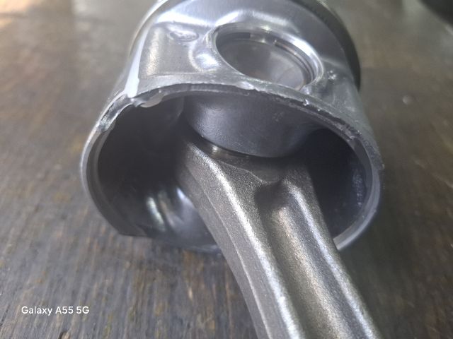 bontott AUDI A6 C5 Dugattyú és Hajtókar