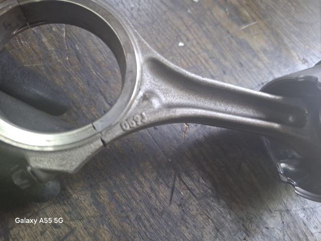 bontott AUDI A6 C5 Dugattyú és Hajtókar