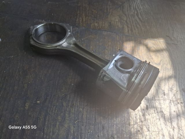 bontott AUDI A6 C5 Dugattyú és Hajtókar