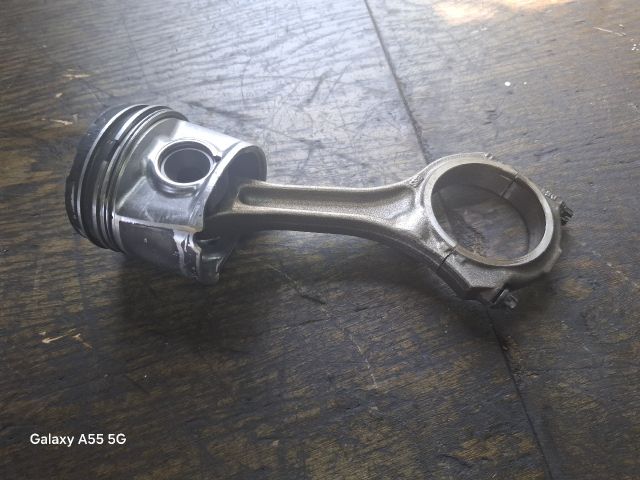 bontott AUDI A6 C5 Dugattyú és Hajtókar