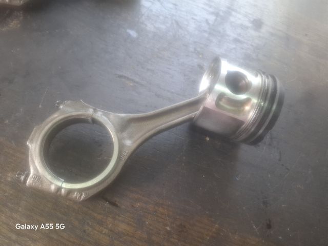 bontott AUDI A6 C5 Dugattyú és Hajtókar