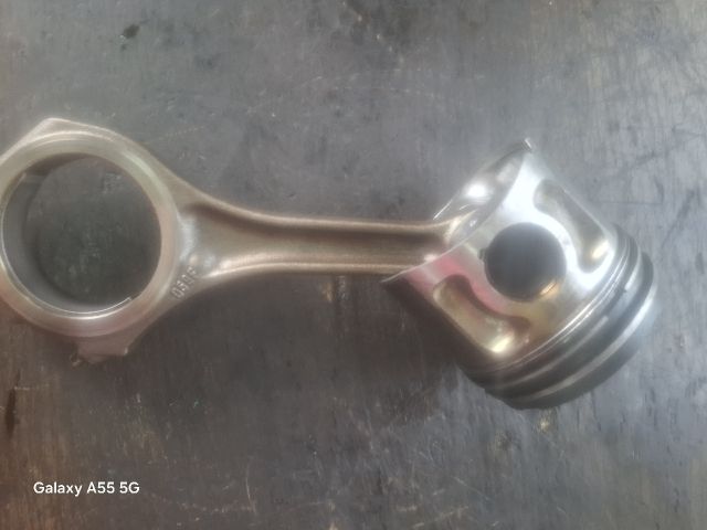 bontott AUDI A6 C5 Dugattyú és Hajtókar