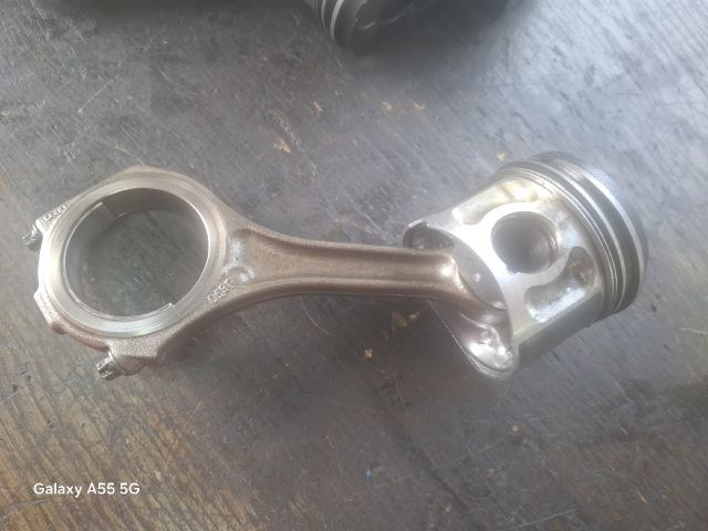 bontott AUDI A6 C5 Dugattyú és Hajtókar