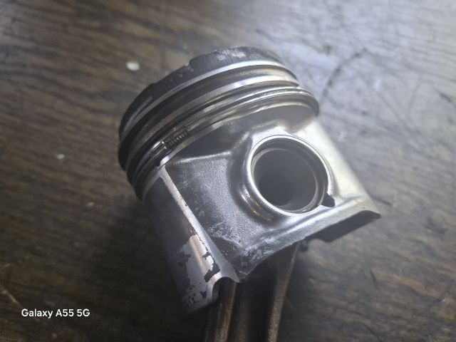 bontott AUDI A6 C5 Dugattyú és Hajtókar