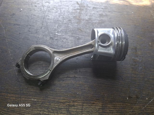 bontott AUDI A6 C5 Dugattyú és Hajtókar