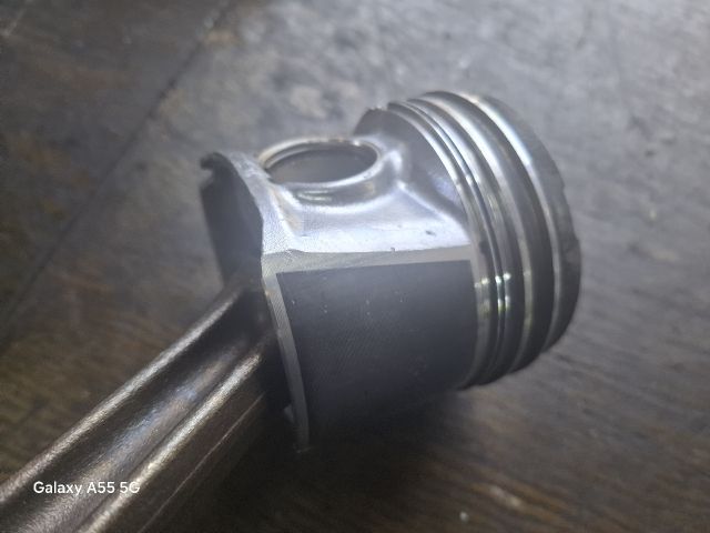 bontott AUDI A6 C5 Dugattyú és Hajtókar