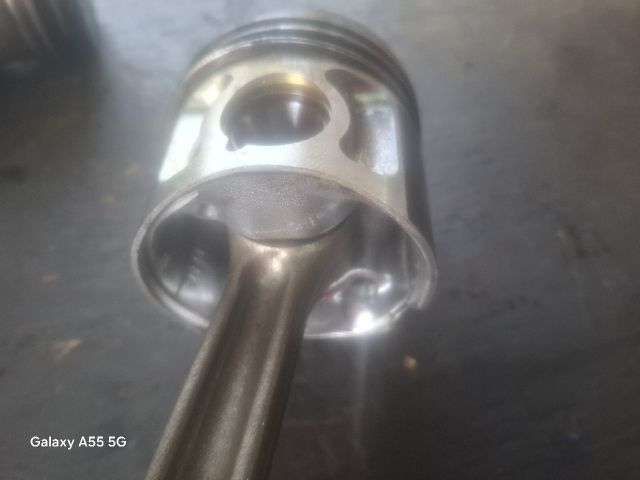 bontott AUDI A6 C5 Dugattyú és Hajtókar