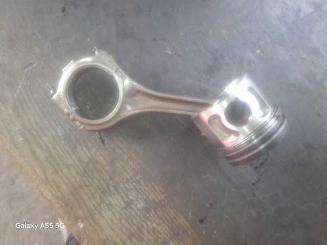 bontott AUDI A6 C5 Dugattyú és Hajtókar