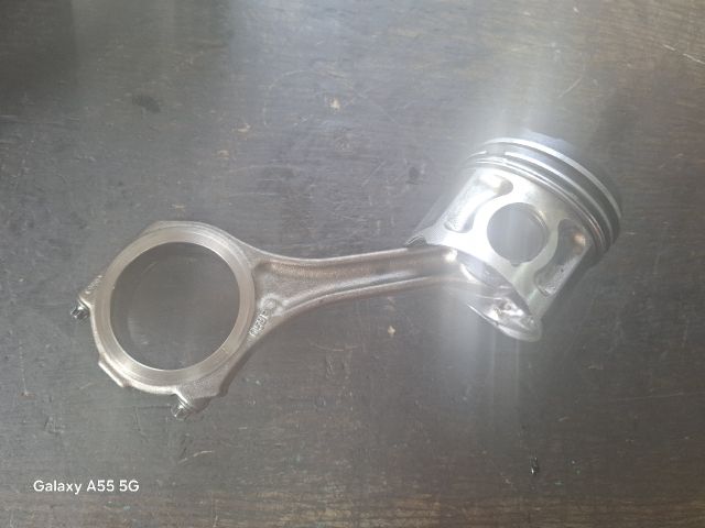 bontott AUDI A6 C5 Dugattyú és Hajtókar