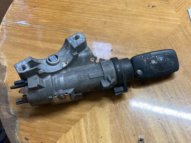 bontott AUDI A6 C5 Gyújtáskapcsoló Házzal