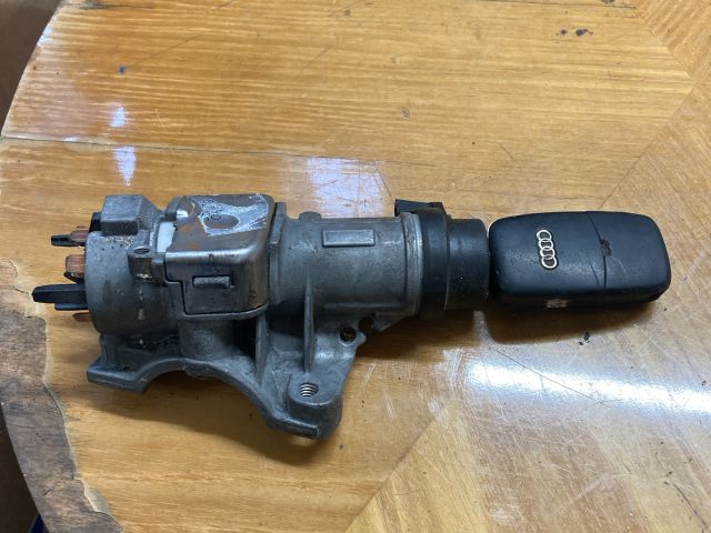 bontott AUDI A6 C5 Gyújtáskapcsoló Házzal