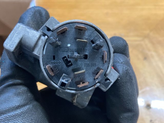 bontott AUDI A6 C5 Gyújtáskapcsoló Házzal