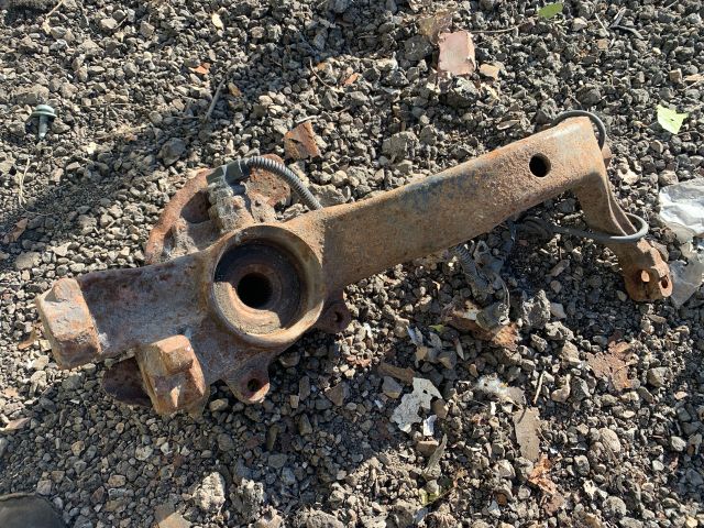 bontott AUDI A6 C5 Jobb első Csonkállvány Kerékaggyal