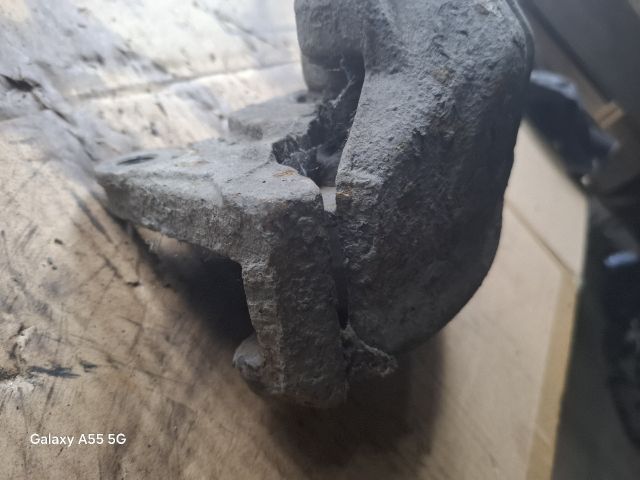 bontott AUDI A6 C5 Jobb első Féknyereg Munkahengerrel