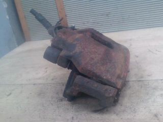 bontott AUDI A6 C5 Jobb első Féknyereg Munkahengerrel