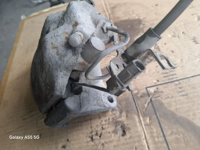 bontott AUDI A6 C5 Jobb első Féknyereg Munkahengerrel