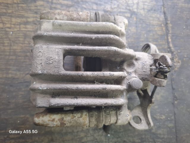 bontott AUDI A6 C5 Jobb hátsó Féknyereg Munkahengerrel