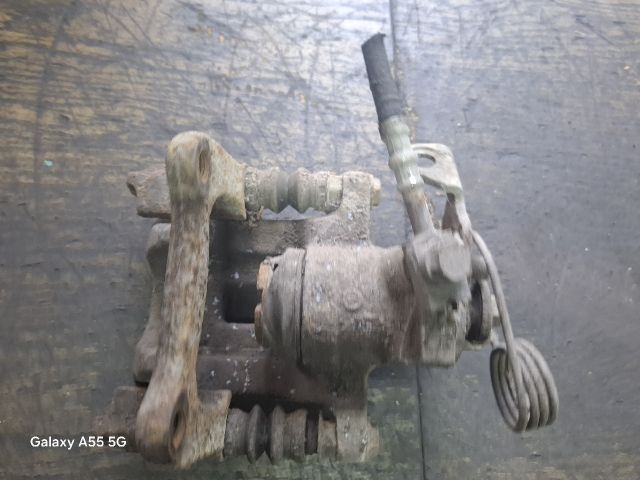 bontott AUDI A6 C5 Jobb hátsó Féknyereg Munkahengerrel