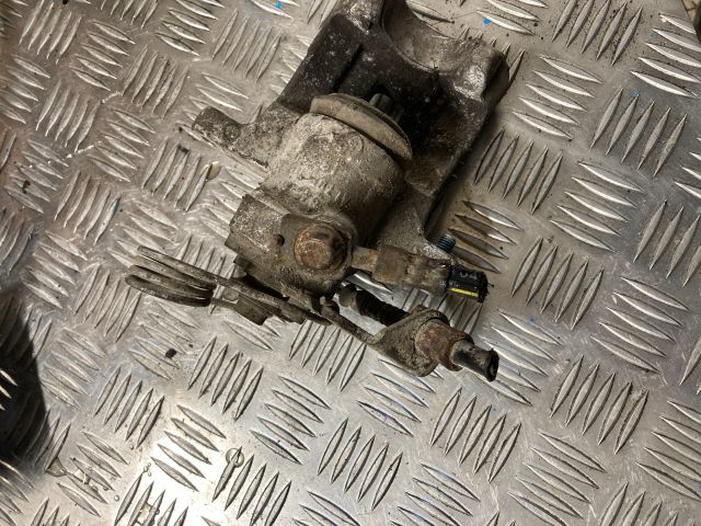 bontott AUDI A6 C5 Jobb hátsó Féknyereg Munkahengerrel