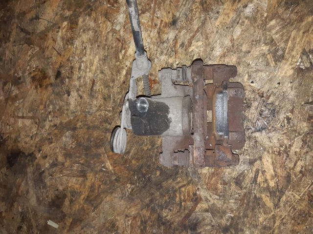 bontott AUDI A6 C5 Jobb hátsó Féknyereg Munkahengerrel