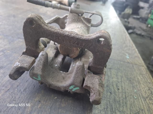 bontott AUDI A6 C5 Jobb hátsó Féknyereg Munkahengerrel