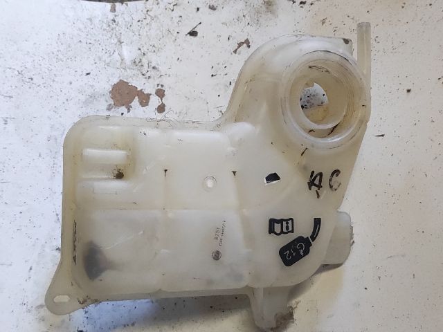 bontott AUDI A6 C5 Kiegyenlítő Tartály