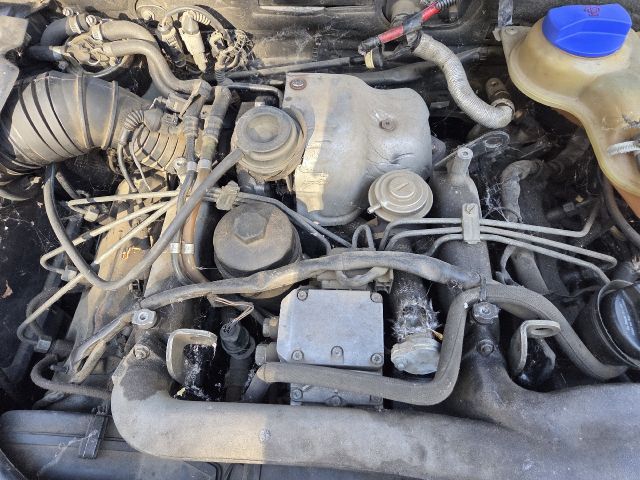 bontott AUDI A6 C5 Motor (Fűzött blokk hengerfejjel)