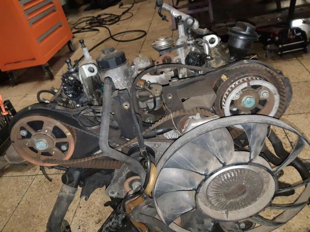 bontott AUDI A6 C5 Motor (Fűzött blokk hengerfejjel)