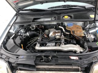 bontott AUDI A6 C5 Motor (Fűzött blokk hengerfejjel)