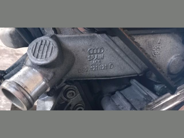 bontott AUDI A6 C5 Motor (Fűzött blokk hengerfejjel)