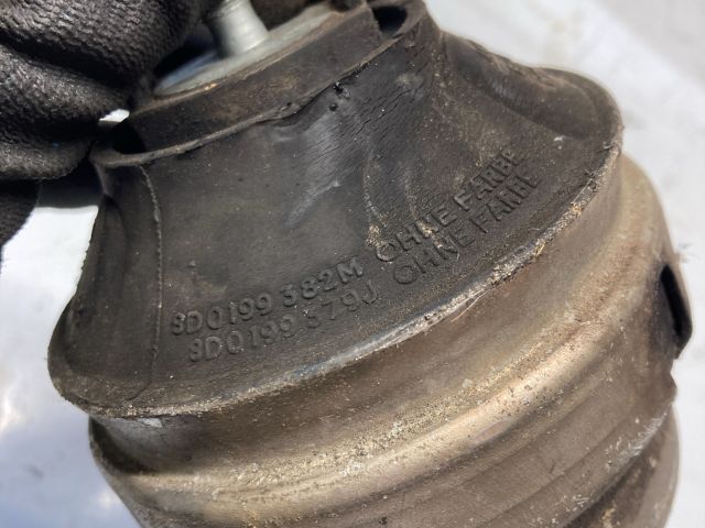 bontott AUDI A6 C5 Motor Tartó Bak Jobb
