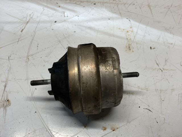 bontott AUDI A6 C5 Motor Tartó Bak Jobb