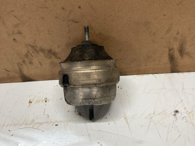 bontott AUDI A6 C5 Motor Tartó Bak Jobb