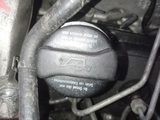 bontott AUDI A6 C5 Olajbeöntő Sapka